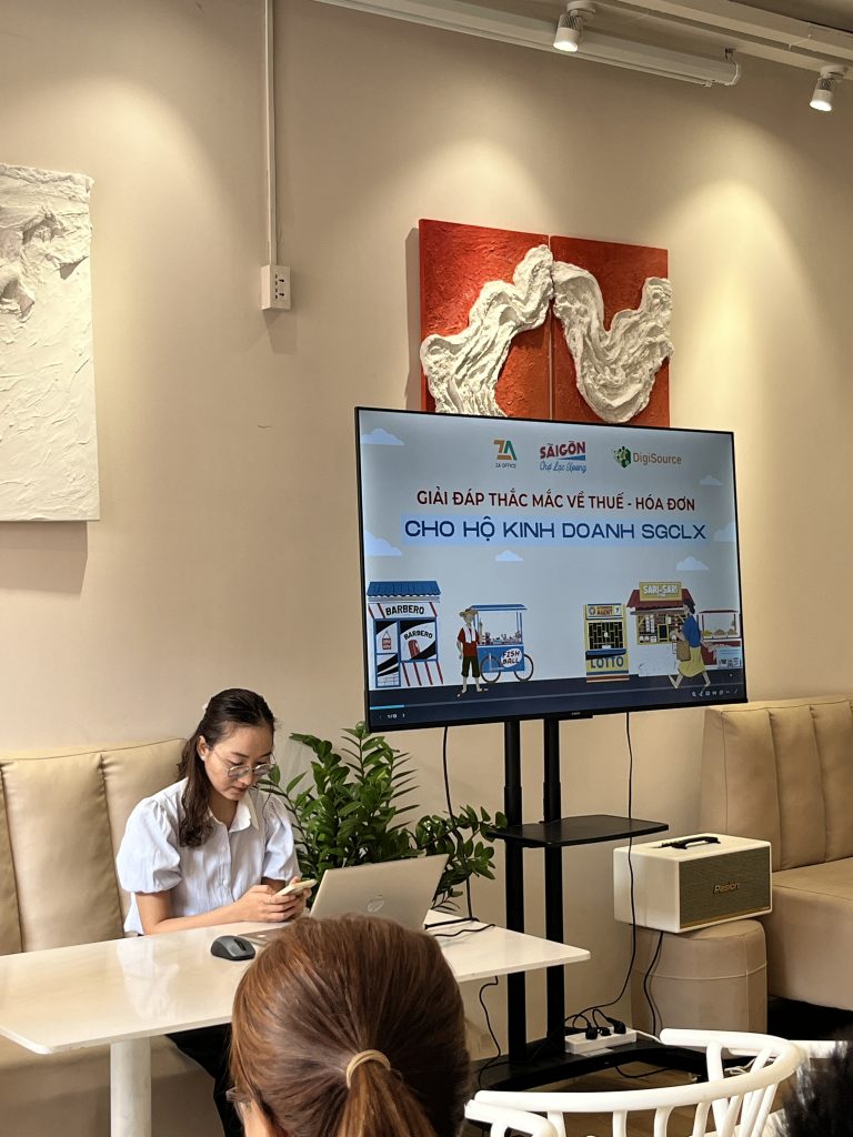 Tiểu thương Sài Gòn hào hứng tham gia event "Giải Đáp Thắc Mắc Về Thuế & Hóa Đơn Cho Hộ Kinh Doanh SGCLX" 11 IMG 3992