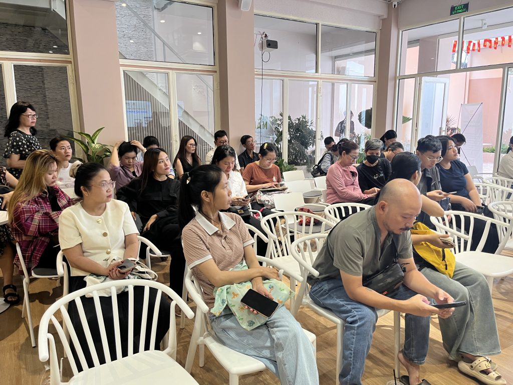 Tiểu thương Sài Gòn hào hứng tham gia event "Giải Đáp Thắc Mắc Về Thuế & Hóa Đơn Cho Hộ Kinh Doanh SGCLX" 15 IMG 4012