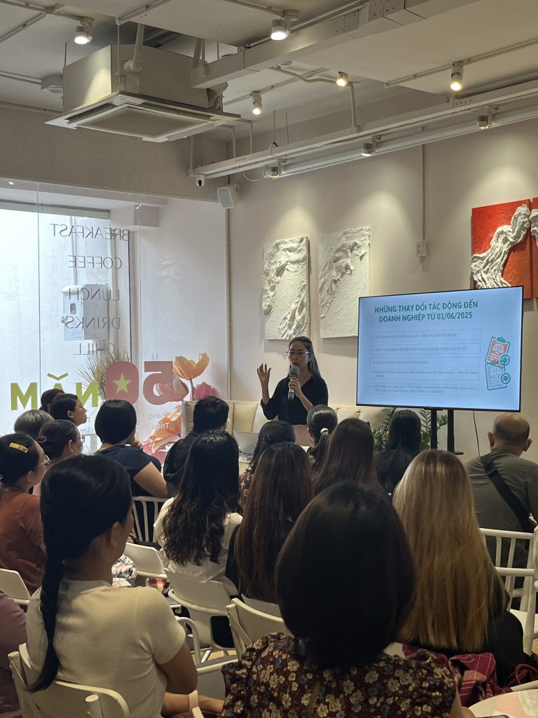 Tiểu thương Sài Gòn hào hứng tham gia event "Giải Đáp Thắc Mắc Về Thuế & Hóa Đơn Cho Hộ Kinh Doanh SGCLX" 14 IMG 4017