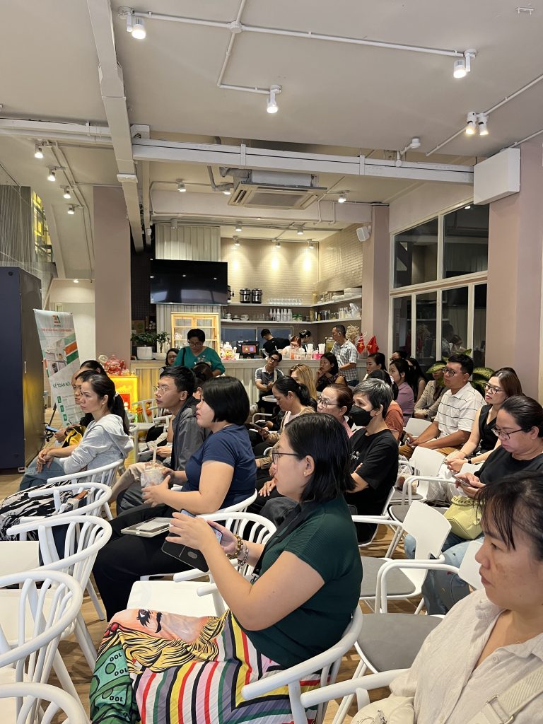 Tiểu thương Sài Gòn hào hứng tham gia event "Giải Đáp Thắc Mắc Về Thuế & Hóa Đơn Cho Hộ Kinh Doanh SGCLX" 12 IMG 4032