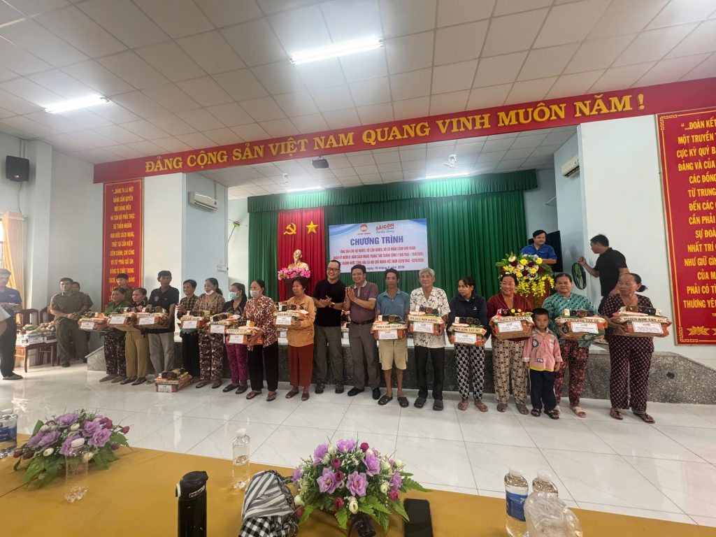 Sài Gòn Chợ Lạc Xoong mang niềm vui đến bà con và các em học sinh Mỹ Hương, Sóc Trăng 17 1787719821312 8768417920205596231 g9039015788748176537 10145e71559e931898b130137ffd0040 1