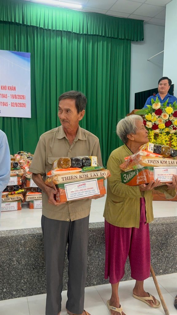 Sài Gòn Chợ Lạc Xoong mang niềm vui đến bà con và các em học sinh Mỹ Hương, Sóc Trăng 20 1787719821324 8768417920205596231 g9039015788748176537 160c728fad59a9c62e98d9817ec31c5c 1