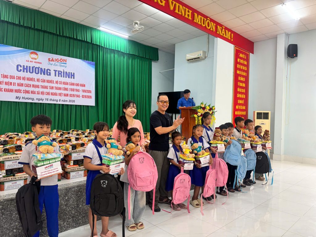 Sài Gòn Chợ Lạc Xoong mang niềm vui đến bà con và các em học sinh Mỹ Hương, Sóc Trăng 16 1787719821342 8768417920205596231 g9039015788748176537 7c46889440b9371b6a784450f73a1197