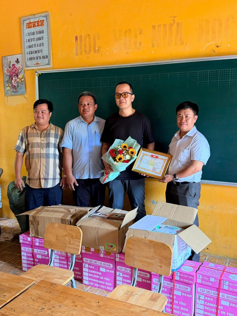 Sài Gòn Chợ Lạc Xoong mang niềm vui đến bà con và các em học sinh Mỹ Hương, Sóc Trăng 22 1787719821398 8768417920205596231 g9039015788748176537 2c1fa6c426567c33474befe0cc3b2b74 1