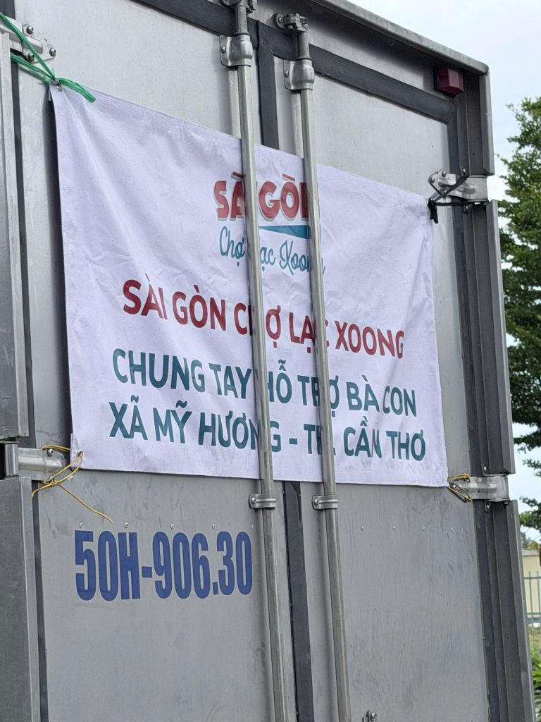 Sài Gòn Chợ Lạc Xoong mang niềm vui đến bà con và các em học sinh Mỹ Hương, Sóc Trăng 13 1787719821412 8768417920205596231 g9039015788748176537 96208524403e12e46378ca961e83102a 3