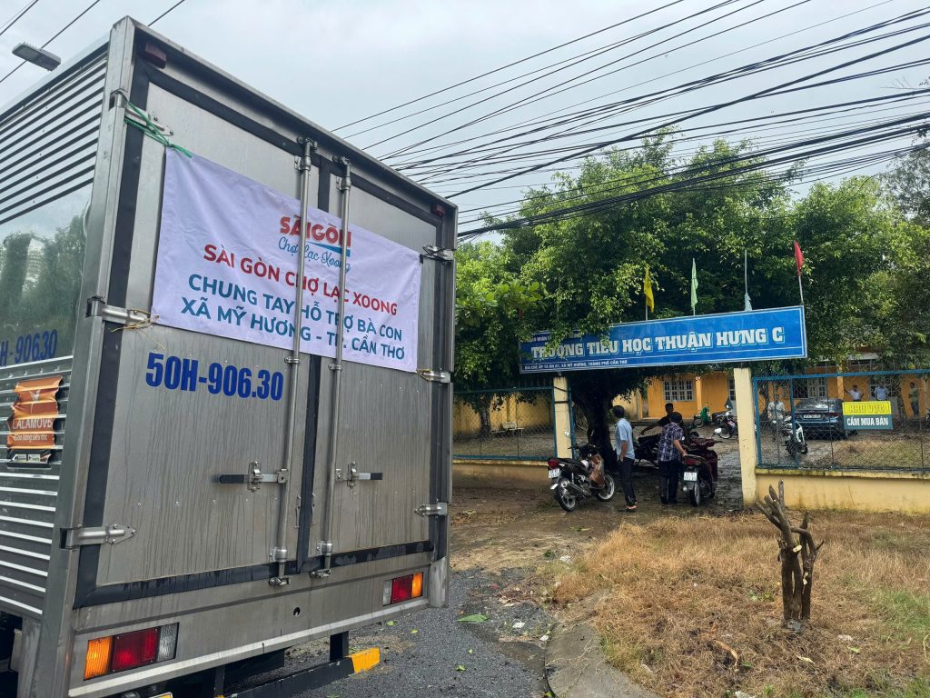 Sài Gòn Chợ Lạc Xoong mang niềm vui đến bà con và các em học sinh Mỹ Hương, Sóc Trăng 14 1787719821419 8768417920205596231 g9039015788748176537 fb9c5b55f812ea03eac5a2801ee67713 3
